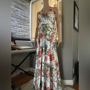 Brand new Beautiful Nicole Miller New York. Very elegant and sexy formal dress.